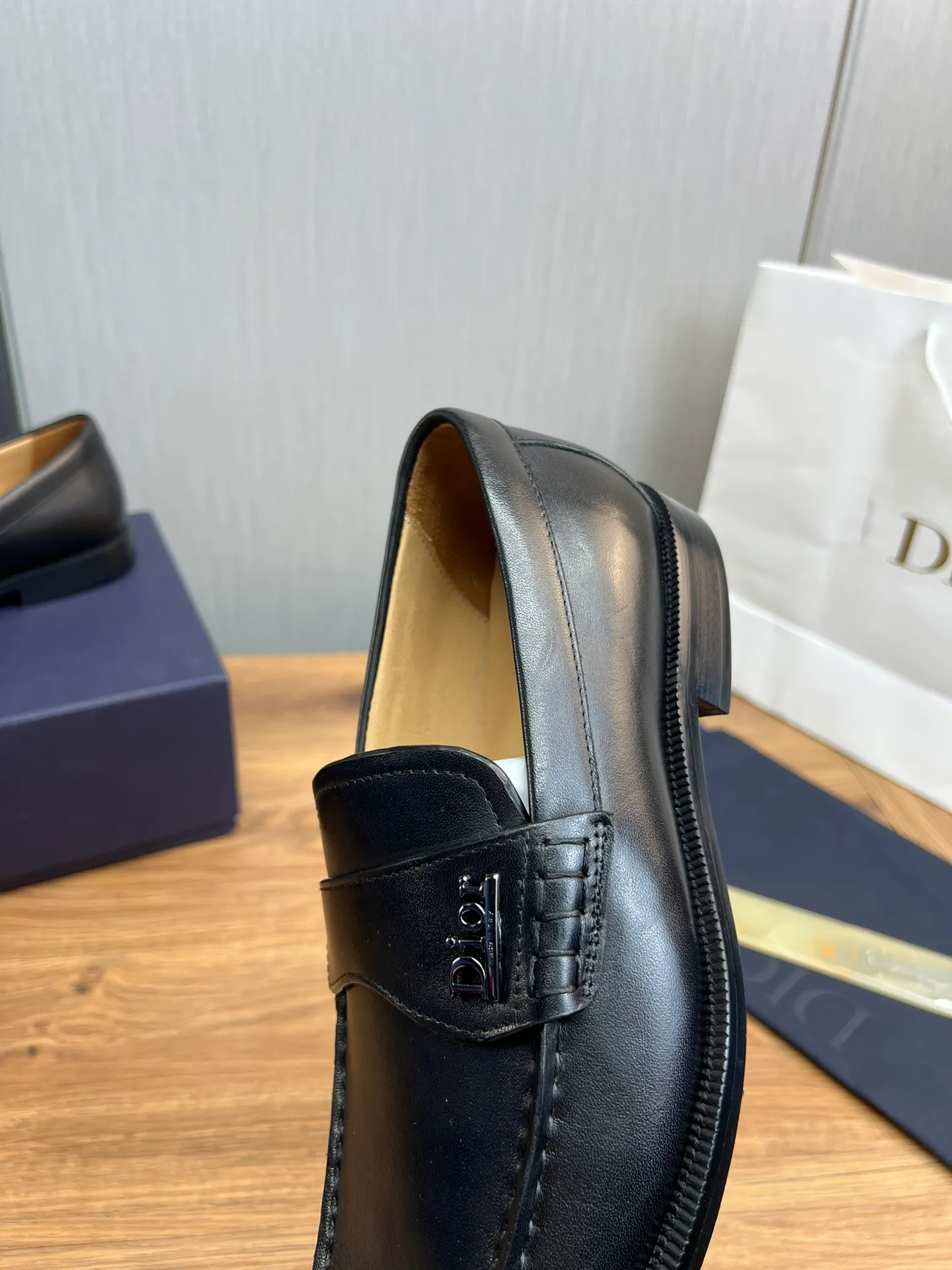 Men's men's shoes💰560💰 Dior. Men's business casual leather shoes👞all use imported original brand leather materials, just to create a more comfortable wearing experience. Upper: original cowhide, open edge beaded cowhide➕imported sheepskin lining, original non-slip and wear-resistant rubber outsole✔️36-45 (38.45 non-refundable)
